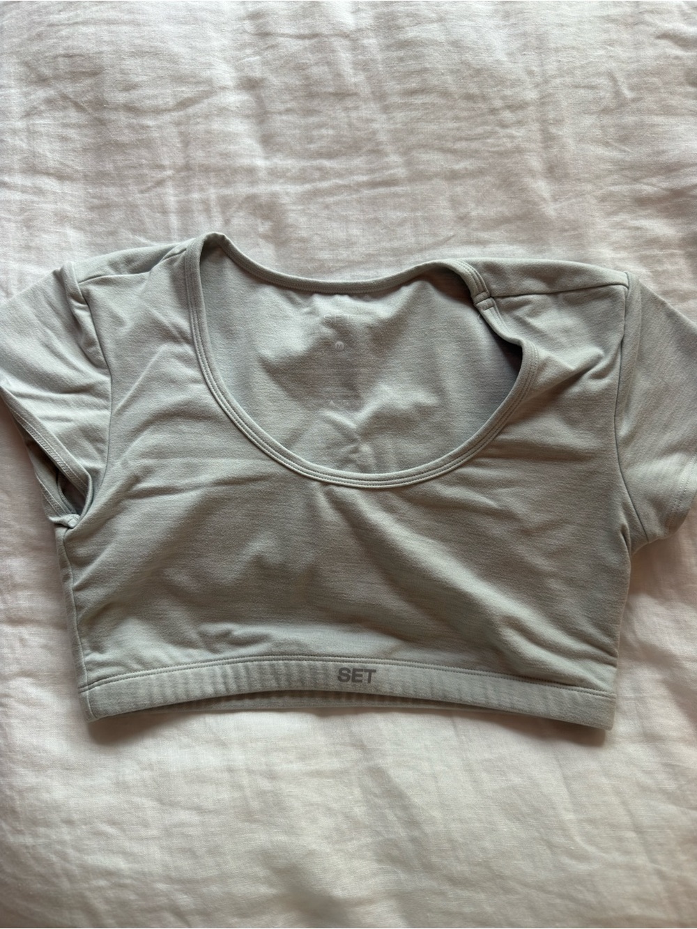 SET ACTIVE Short Sleeve Crop Top: formcloud material